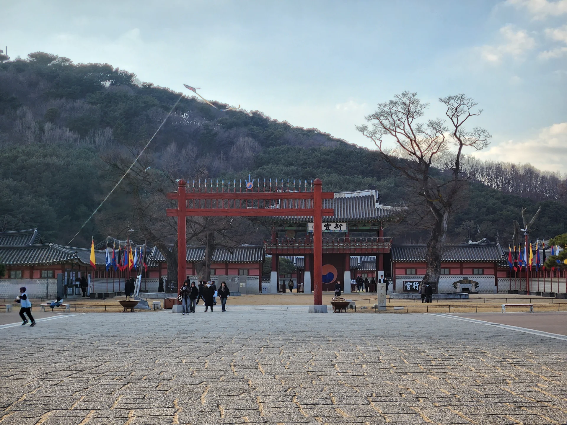 화성행궁 신풍루와 앞 광장